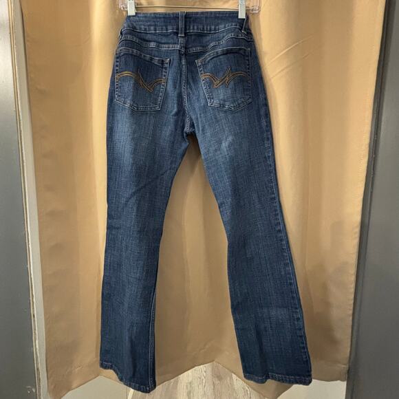 Wrangler Women’s Jeans Size 5 x 32 Blue Bootcut Mid Rise - Picture 2 of 3
